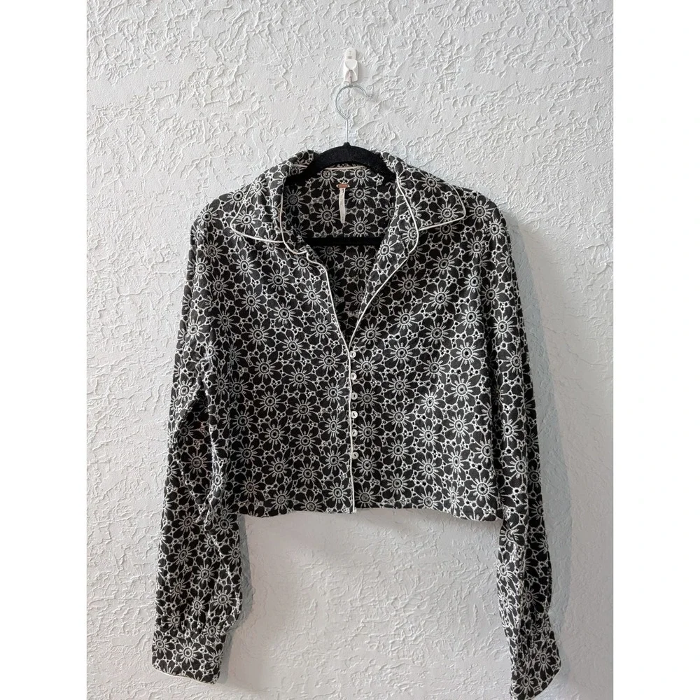 Free People Dream A Little Cropped Top Women M Cotton Linen Black Eyelet Floral